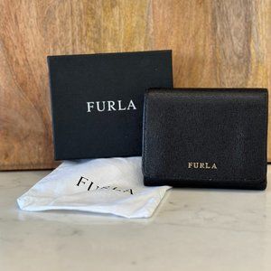 FURLA TRIFOLD BLACK LEATHER WALLET WITH GOLD TONE LOGO